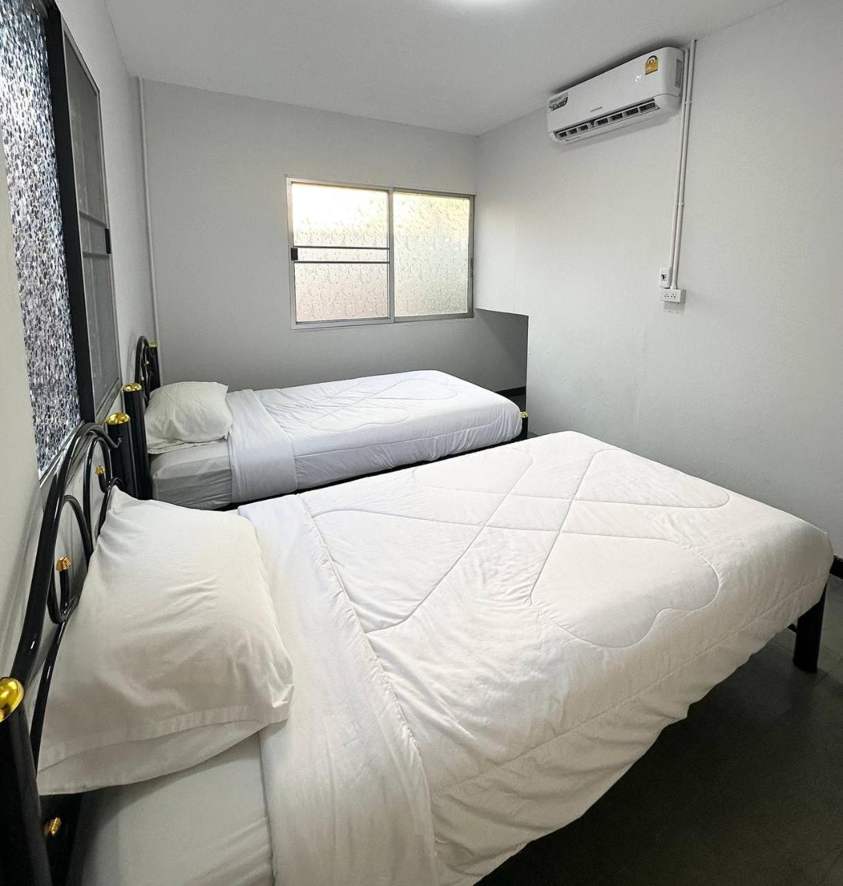 Adora Hostel Chiang Mai Exteriör bild
