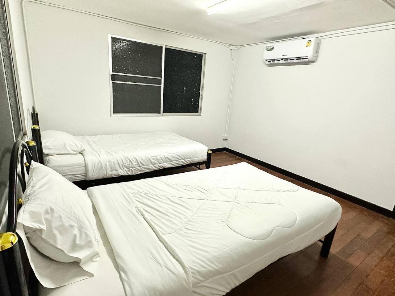 Adora Hostel Chiang Mai Exteriör bild