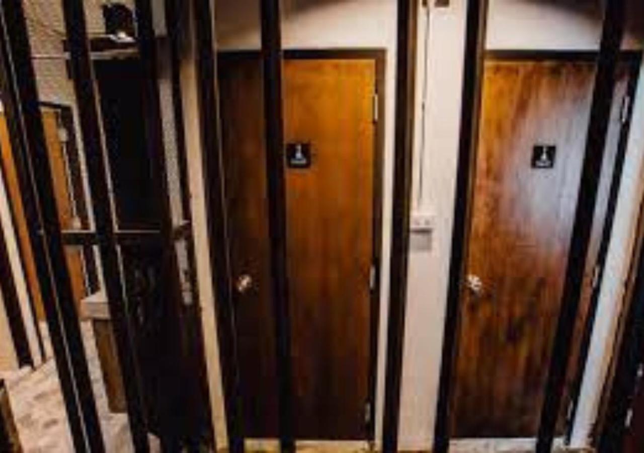 Adora Hostel Chiang Mai Exteriör bild